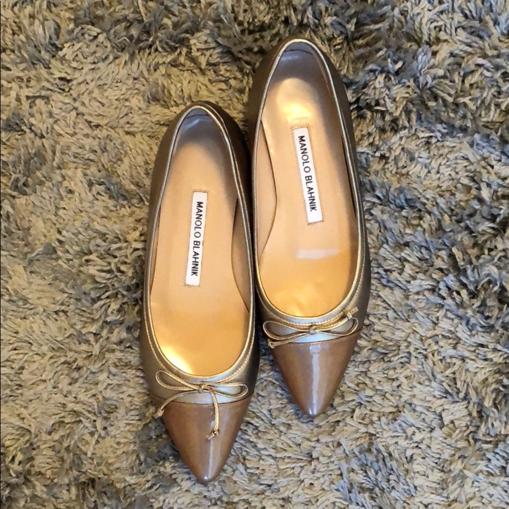 BNew Manolo Blahnik Wendy Gold Size 5.5